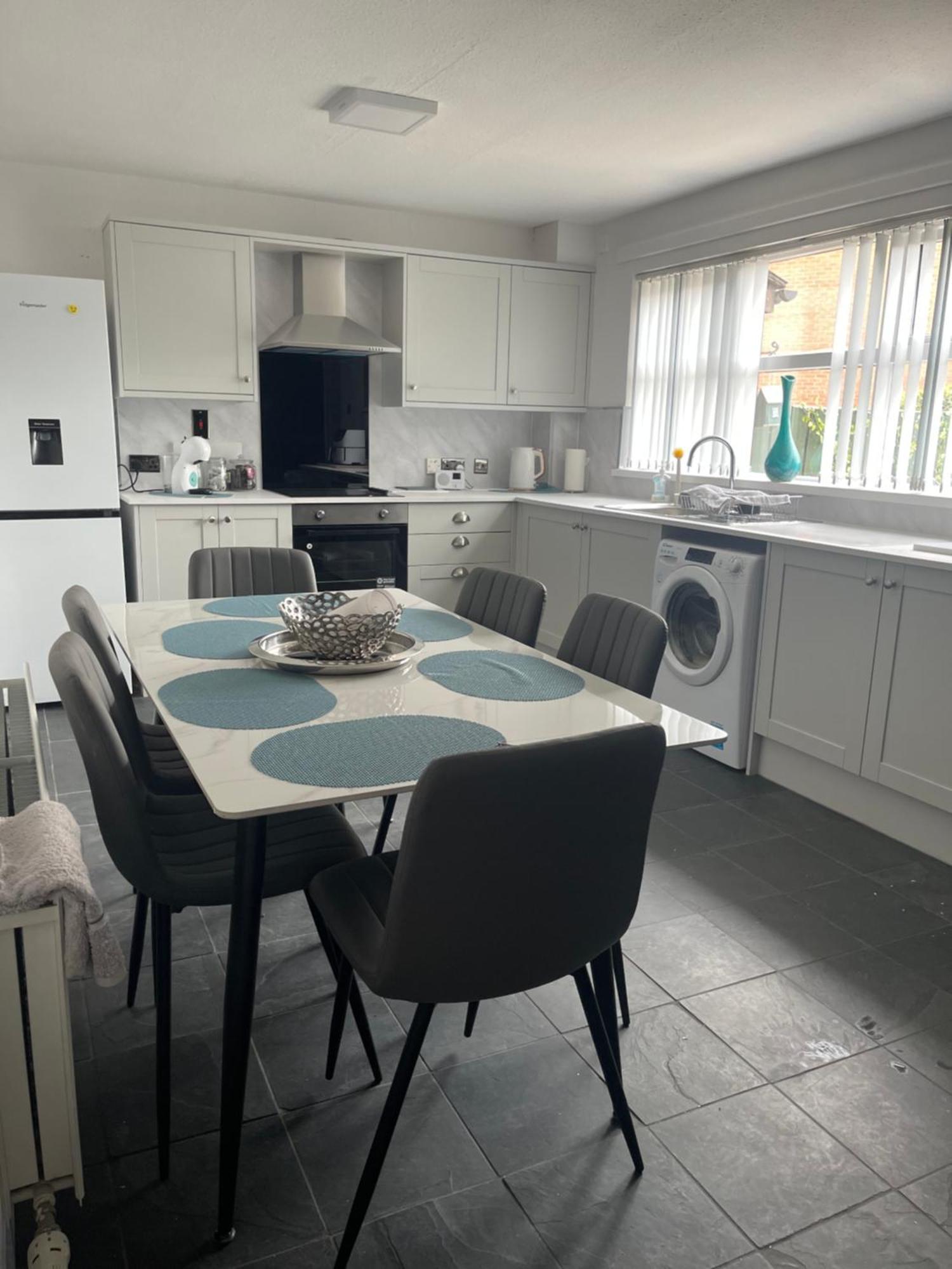 Grand Living 5 Minutes Walk From Grand Station Belfast